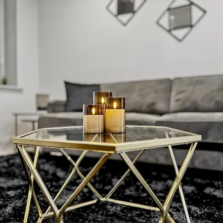 Centenary House Luxury Designer In Centre *