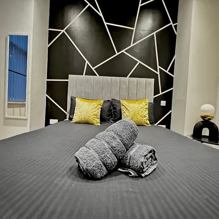 Centenary House Luxury Designer In Centre Apartmán