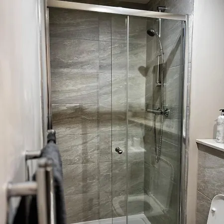 Centenary House Luxury Designer In Centre * Leeds (West Yorkshire)